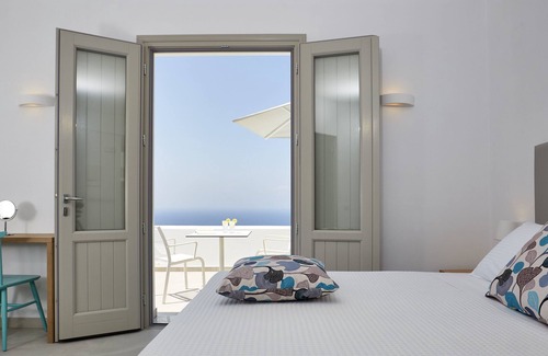 Finikia Hotel | Aperanto Suites