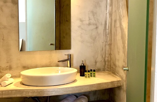 Finikia Hotel | Aperanto Suites