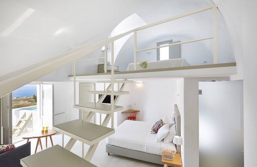 Finikia Hotel | Aperanto Suites