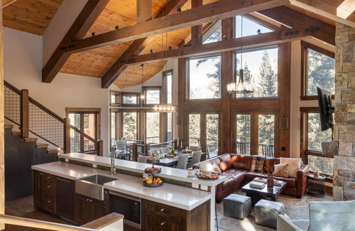 Mountain Village Cabina | Apex by AvantStay | Cozy Expansive Mountain Home | Close to the Slopes!
