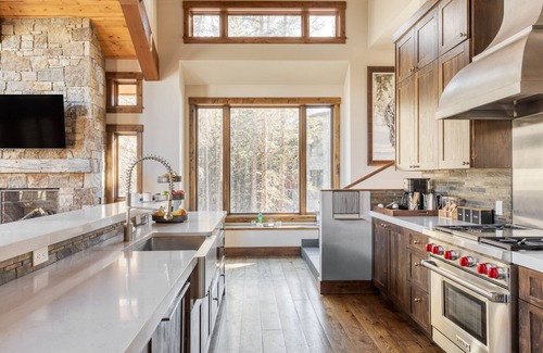 Mountain Village Cabina | Apex by AvantStay | Cozy Expansive Mountain Home | Close to the Slopes!