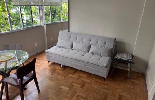 Leblon Apartamento | Apezinho 5 minutes from Leblon beach