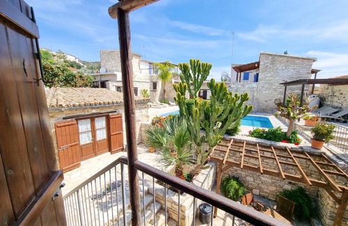 Skarinou Apartamento | Aphrodite's Pool Retreat