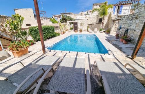 Skarinou Apartamento | Aphrodite's Pool Retreat