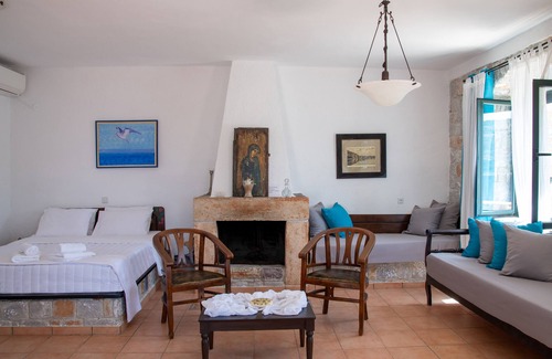 Karavostasi Casa | Aphrodite - traditional stone built studio apartment