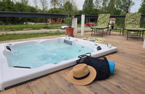 Avrig Casa | Api Haus