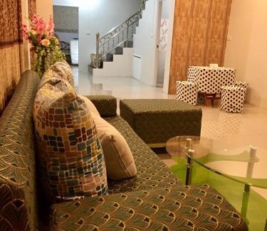 Ban Du Casa | Apinsaya House