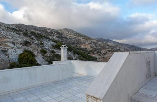 Aperathos Apartamento | Apiranthian house-Panoramic view Cycladic Naxos