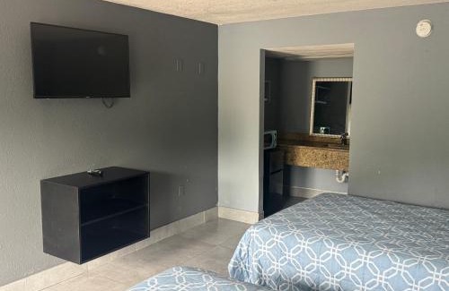 Historic Downtown Kissimmee Hotel | Apollo Inn - Downtown