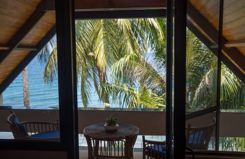 Zamboanguita Casa | Apoview Beachhouse. Playa, belleza, dicha