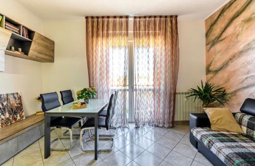 Saronno Apartamento | App 2rooms letto matrimoniale, letto singolo, divanoletto matrimoniale La Casa di Hellen a Saronno tra MilanoComoFieraMxpMonza