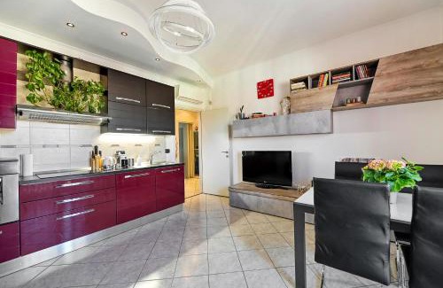 Saronno Apartamento | App 2rooms letto matrimoniale, letto singolo, divanoletto matrimoniale La Casa di Hellen a Saronno tra MilanoComoFieraMxpMonza