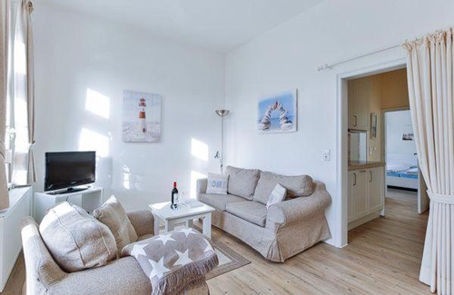 Wenningstedt-Braderup Apartamento | App-6-mit-Suedbalkon-in-strandnaher-Lage-Baederstil-Villa-in-Wenningstedt-Sylt