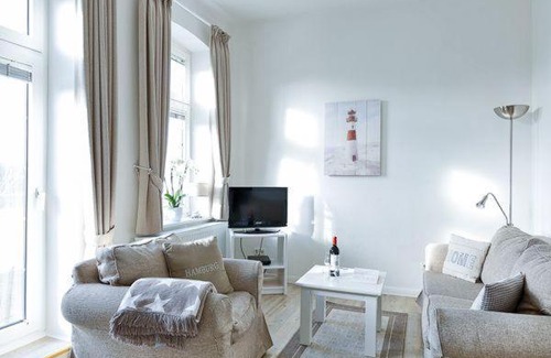 Wenningstedt-Braderup Apartamento | App-6-mit-Suedbalkon-in-strandnaher-Lage-Baederstil-Villa-in-Wenningstedt-Sylt