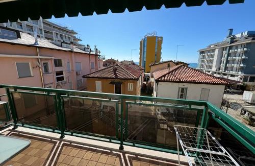 Jesolo Apartamento | App4rent - VILLA MIMOSA - 3 Family apartments - parking, wifi, near the beach