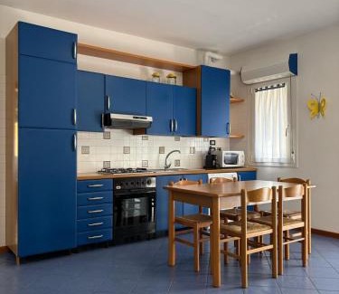 Jesolo Apartamento | App4rent - VILLA MIMOSA - 3 Family apartments - parking, wifi, near the beach