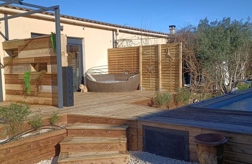 Saint-Saturnin-les-Avignon Apartamento | Appartement Cosy Spa Provence Massages et Soins du Corps