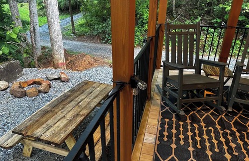 Bryson City Cabina | Appalachian Escape Tiny Home Near Nantahala River