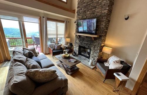 Wolf Laurel Casa | Appalachian Hideaway