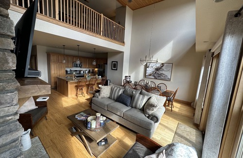 Wolf Laurel Casa | Appalachian Hideaway - Perfect Views - Hatley Pointe- great snow conditions NOW