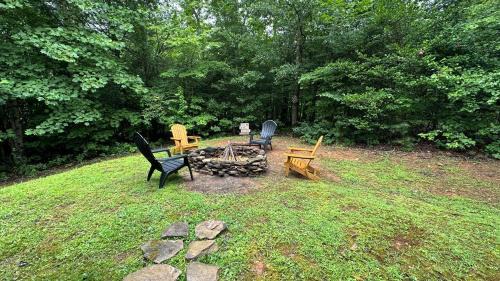 Murphy Casa | Appalachian Mountain Cabin-Updated-Private-Rafting on Ocoee River-Hiking-Waterfalls-WiFi-Pets OK