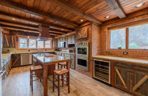 Boone Casa | Appalachian Mountain Lodge