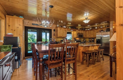 Piney Creek Cabina | Appalachian Mtn Cabin Near New River State Park!