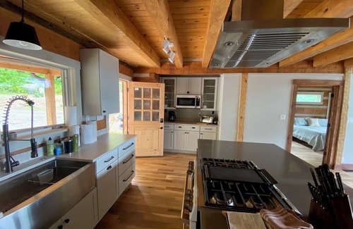 Barnardsville Cabina | Appalachian Rainforest Oasis- breathtaking views surrounded by National Forest