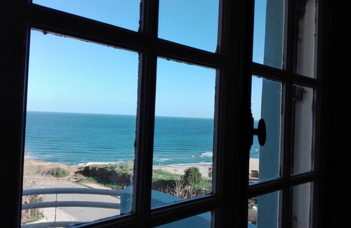 Boumerdes Apartamento | Apartamento moderno con vistas al mar.