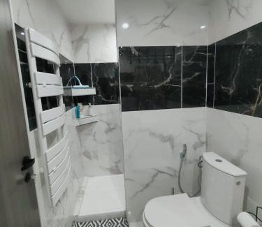 Morieres-les-Avignon Apartamento | Appart 1 ch rénové avec piscine