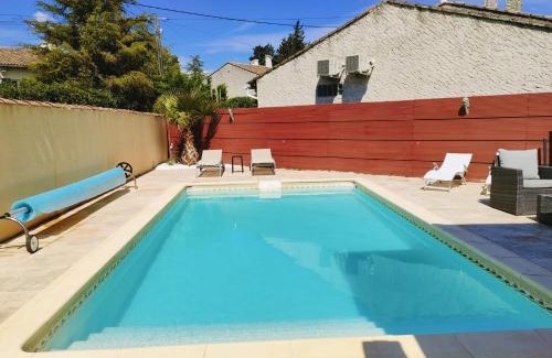 Morieres-les-Avignon Apartamento | Appart 1 ch rénové avec piscine