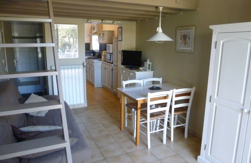 Alleins Apartamento | Appart. 2 Pers. Le Calme au Coeur des Oliviers