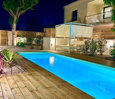 Salon-de-Provence Apartamento | Appart 'COSY avec Piscine Chauffée Privée