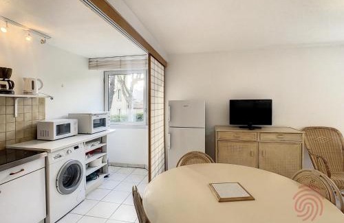 Lamalou-les-Bains Apartamento | Appart F2 à Lamalou, terrasse, wifi, animaux acceptés, proche centre & thermes - FR-1-451-24