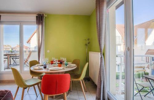 Merville-Franceville-Plage Apartamento | Appartement spacieux 70m², piscine, parking, près plage et commerces - FR-1-788-38