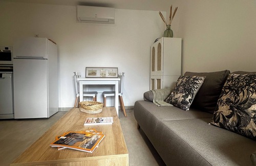 Saintes-Maries-de-la-Mer Apartamento | Appartement Dans le Village, à 5 Minutes de la mer Avec Place de Parking Privée