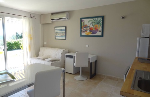 Manosque Apartamento | apartamento en la planta baja con terraza, jardín villa