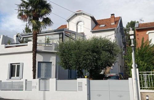 La Terrasse Apartamento | Appart indépendant, 1 lit deux personnes et 1 appoint Piscine Jardin Direct Gare Aéroport et jardin