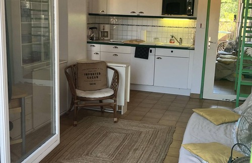 Hyeres Apartamento | Appart les Salins sleeps 6