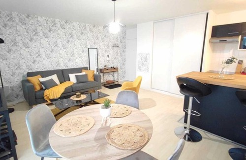 Carrieres-sous-Poissy Apartamento | Appart Poissy Relax Wi-Fi Pool by Servallgroup