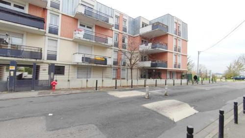 Carrieres-sous-Poissy Apartamento | Appart Poissy Relax Wi-Fi Pool by Servallgroup