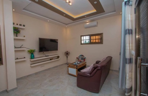 Lome Apartamento | Appart Romantique à 2 Minutes de L'aéroport International