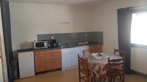 Chateau-Gontier Apartamento | Appart simple entier 1 ch à ch-gontier 1er ou 2eme étage