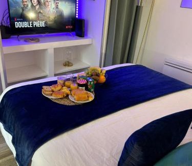 Maisons-Laffitte Apartamento | Appart' Studio cooconing - Champs Elysées - NETFLIX