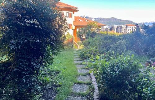 Porto Valtravaglia Apartamento | appartamento con giardino a 2 minuti dal lago