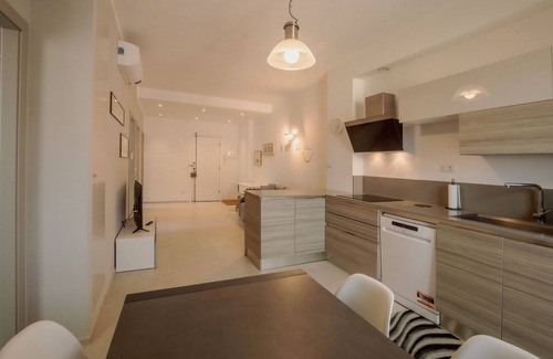 Lavina Apartamento | Appartamento Centralissimo 6 Posti Letto a Pochi Metri dal Mare