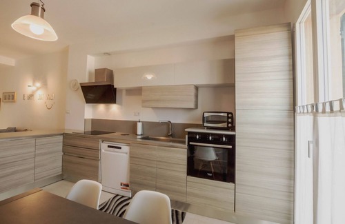 Lavina Apartamento | Appartamento Centralissimo 6 Posti Letto a Pochi Metri dal Mare