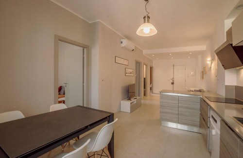 Lavina Apartamento | Appartamento Centralissimo 6 Posti Letto a Pochi Metri dal Mare