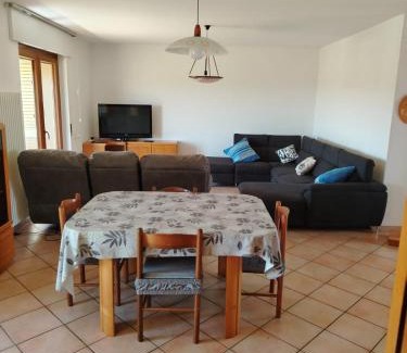 Sant'Omero Apartamento | Appartamento Colliwood