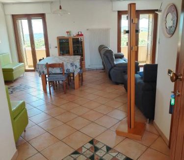 Sant'Omero Apartamento | Appartamento Colliwood